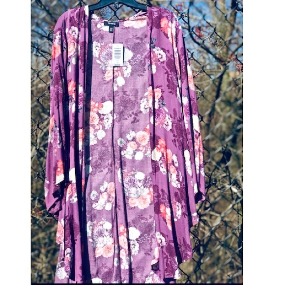 5⭐️Rated NWT Gorgeous TORRID Floral Kimono - Picture 2 of 8